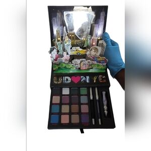 URBAN DECAY I LOVE‎ NEW YORK BOOK OF SHADOW VOL III